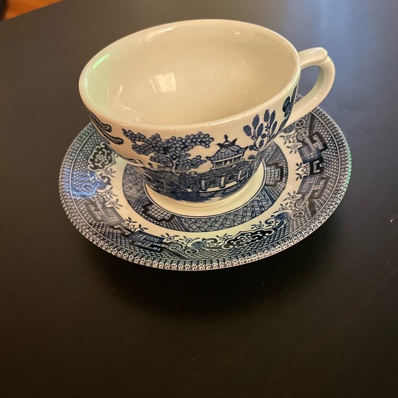 Beautiful Churchill Willow Pattern Teacup and saucer - Picture 2 of 7